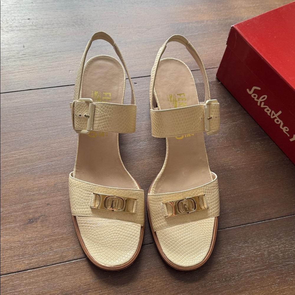 Sz 10 AA Ferragamo DK 06395 pale yellow gargano avorio calf Liz Prt sandals - Picture 3 of 17